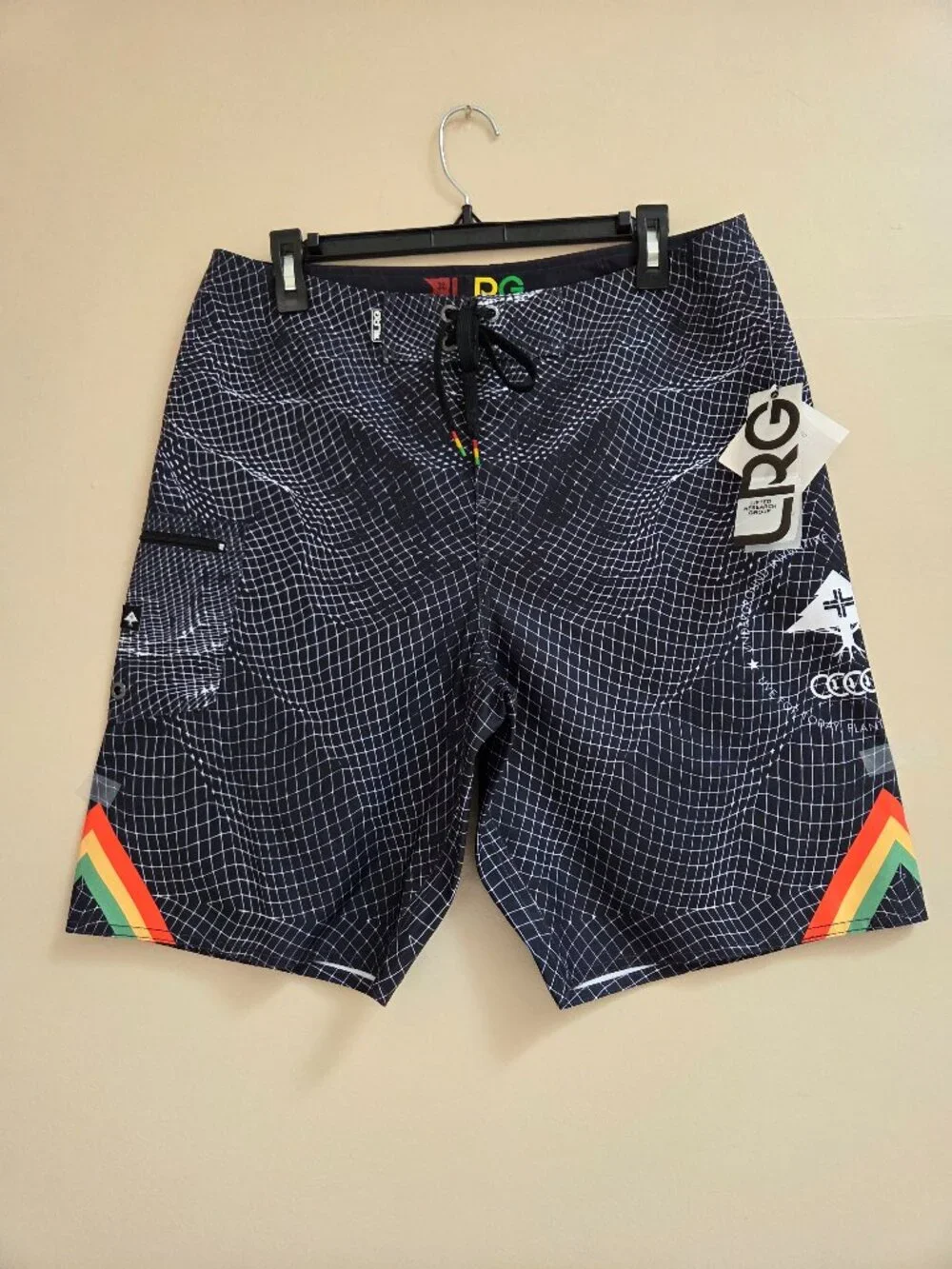 LRG Lifted Research Group Board Shorts Men's 32 Pocket Black Wire Frame Trunks